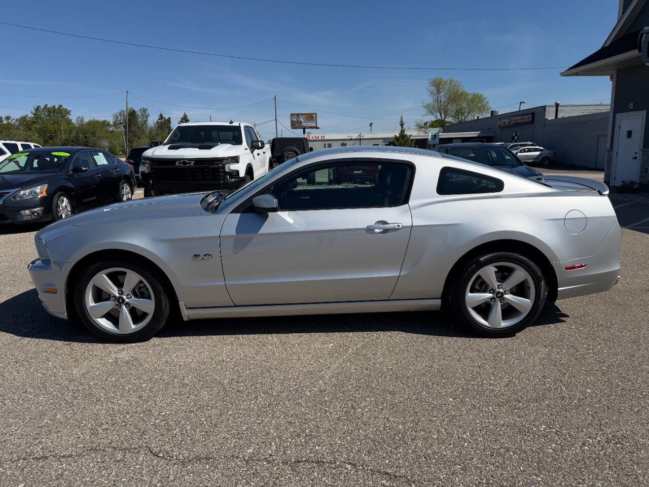 Used 2013 Ford Mustang GT Premium w/ Security Pkg RWD image 2