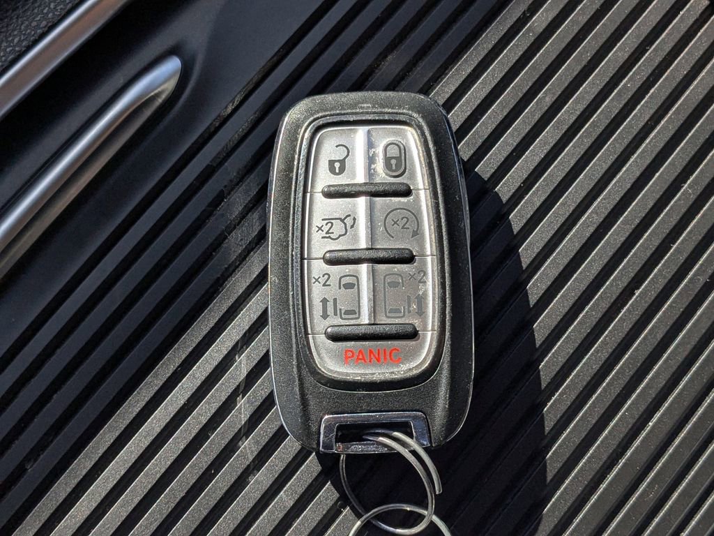 Used 2022 Chrysler Pacifica Limited FWD image 29