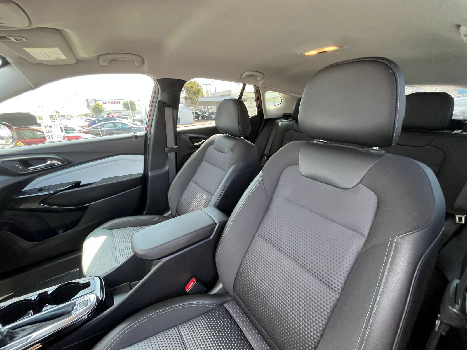 Used 2025 Chevrolet Trax LT FWD image 28