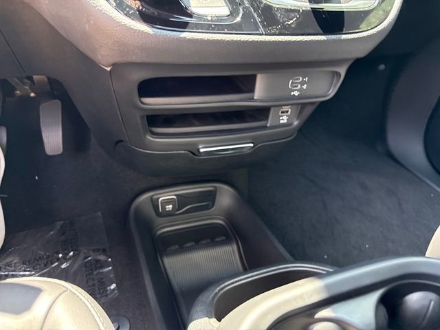 New 2026 Chrysler Pacifica Select FWD image 21