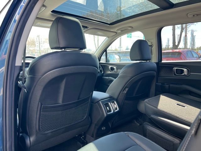 Used 2025 Kia Sorento EX w/ EX Panoramic Sunroof Package image 11