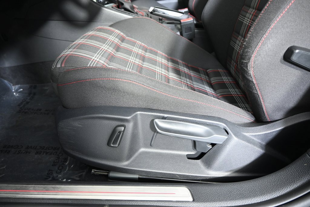 Used 2018 Volkswagen Golf 4-Door image 22