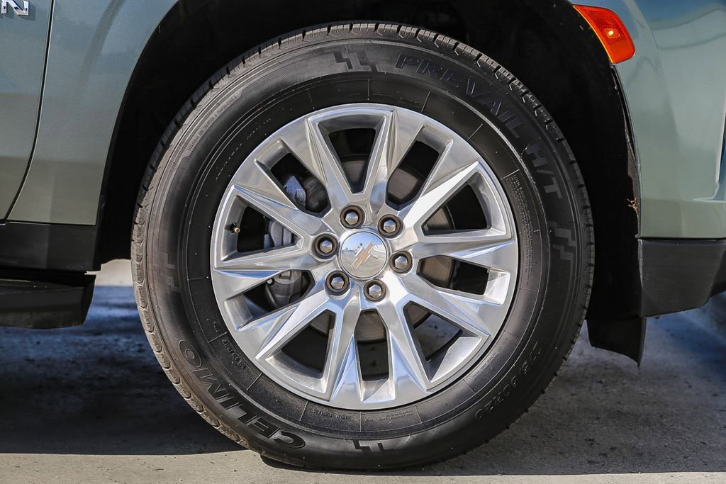 Used 2023 Chevrolet Suburban Premier image 11