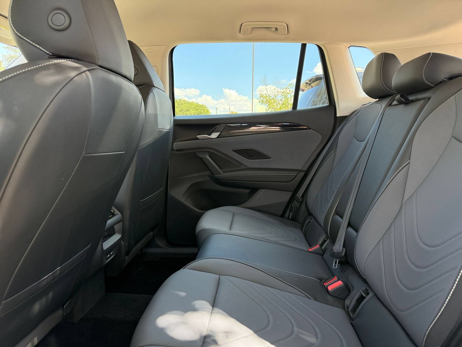Used 2026 Volkswagen Tiguan SE AWD/4WD image 26