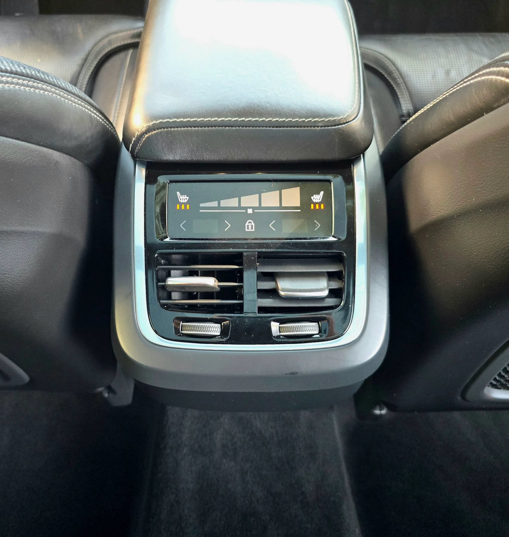 Used 2018 Volvo XC60 T6 Inscription w/ Luxury Seat Package AWD/4WD image 49