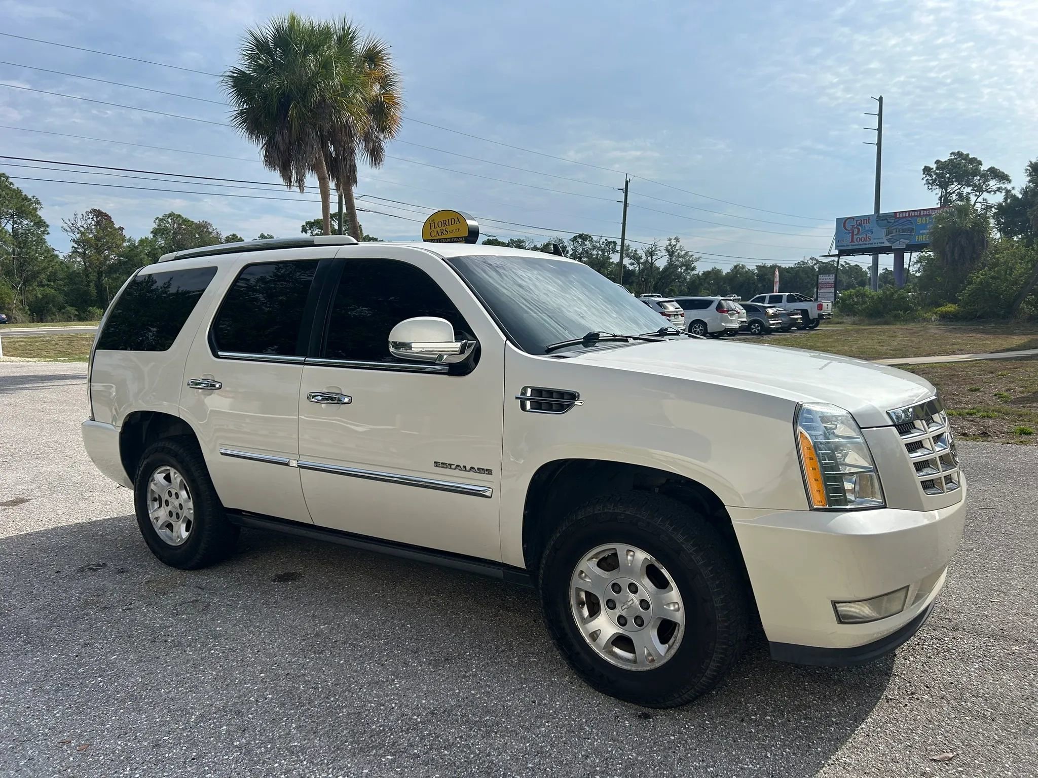Used 2011 Cadillac Escalade Premium RWD image 2