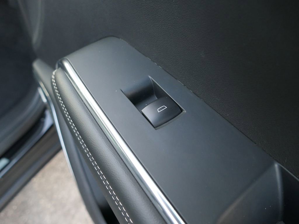 Used 2025 GMC Acadia Elevation image 25