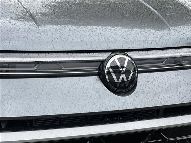 New 2025 Volkswagen Taos SEL image 3