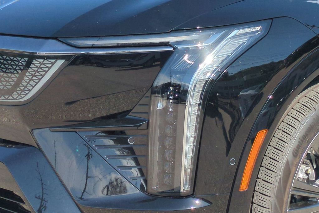 New 2025 Cadillac Optiq Sport 2 w/ LPO, Floor Liner Package image 17