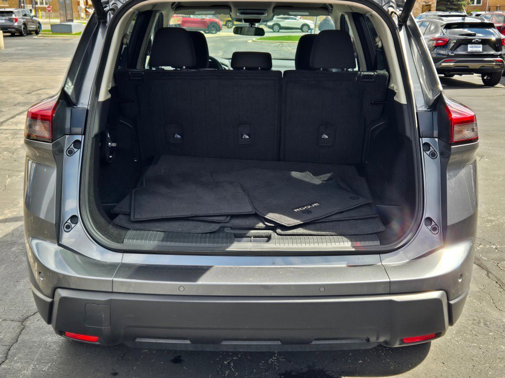 Used 2025 Nissan Rogue SV FWD image 13