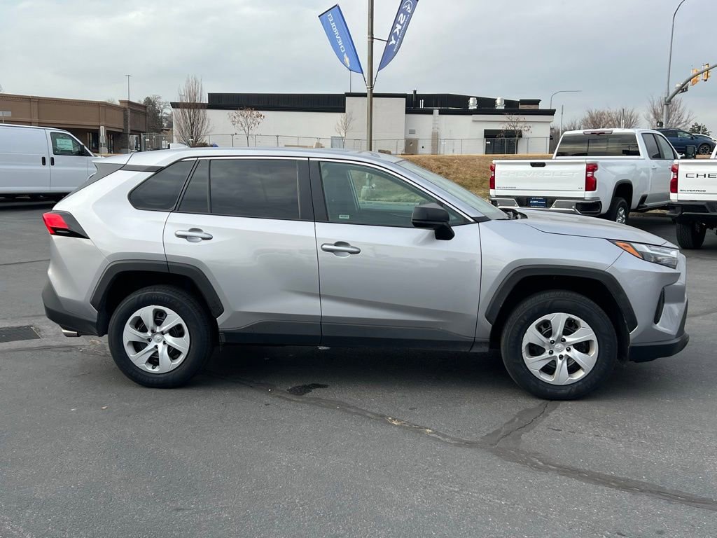 Used 2024 Toyota RAV4 LE AWD/4WD image 8