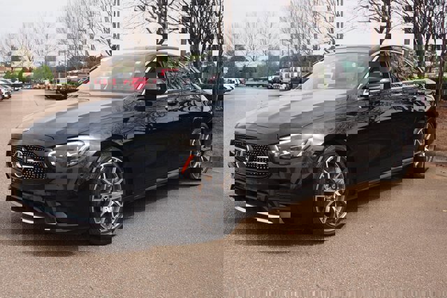 Used 2023 Mercedes-Benz E 350 4MATIC Sedan image 3