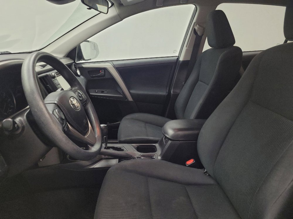 Used 2018 Toyota RAV4 LE FWD image 17