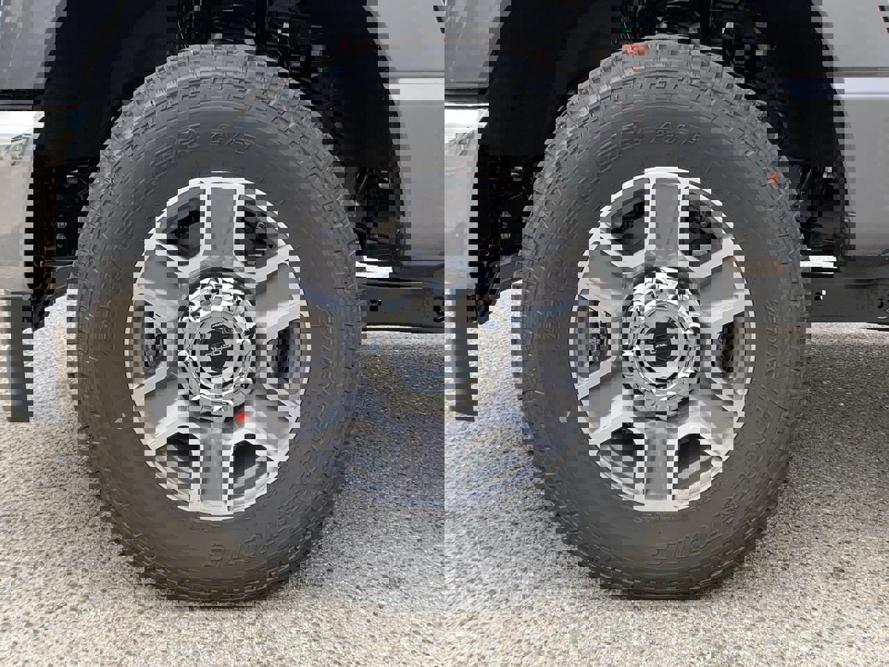 New 2026 Ford F250 Lariat w/ FX4 Off-Road Package image 13