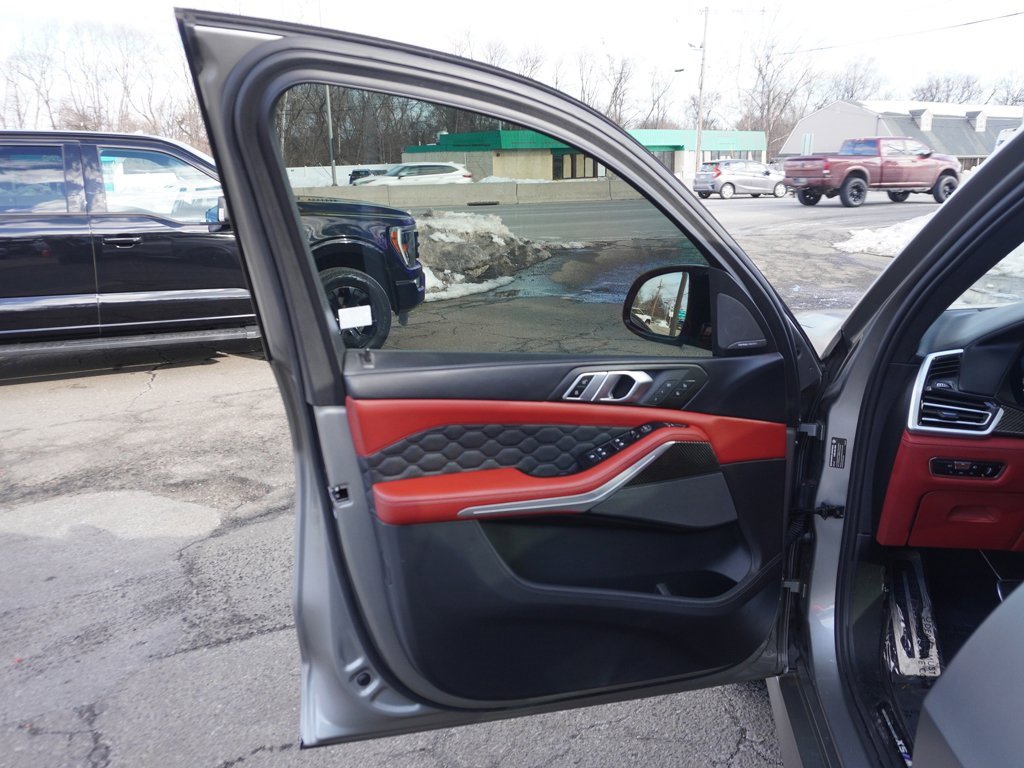 Used 2022 BMW X5 M Competition w/ Competition Package 2 image 35