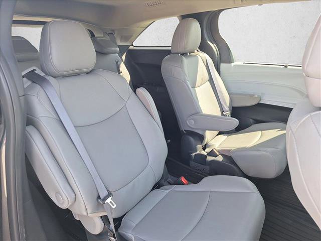 Used 2025 Toyota Sienna XLE w/ XLE Plus Package image 19
