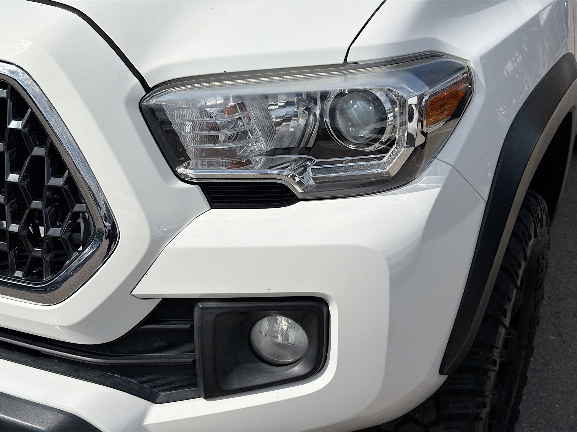 Used 2019 Toyota Tacoma TRD Off-Road image 9