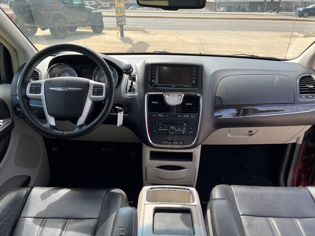 Used 2015 Chrysler Town & Country Touring w/ Mopar Premium Addition Group image 13