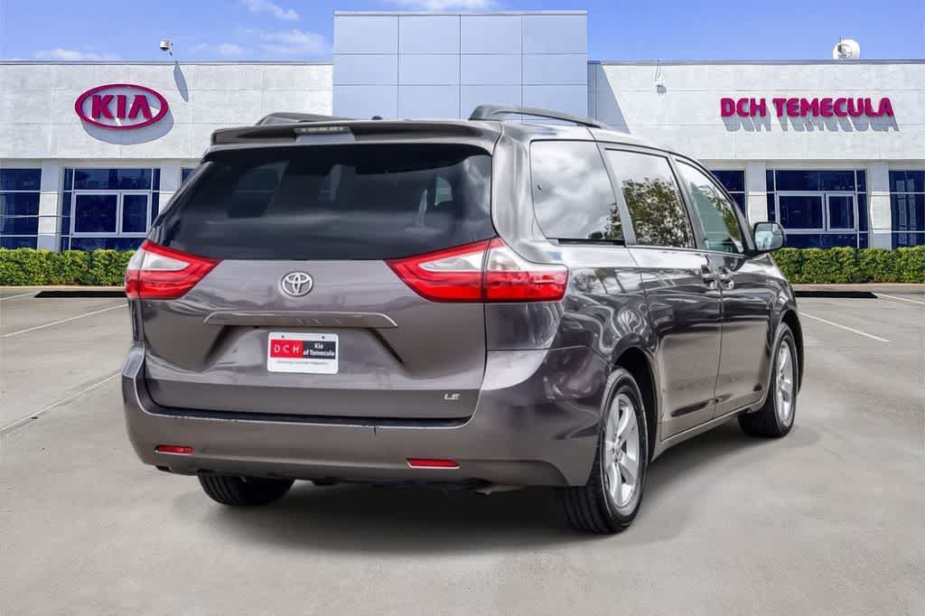Used 2015 Toyota Sienna LE FWD image 4