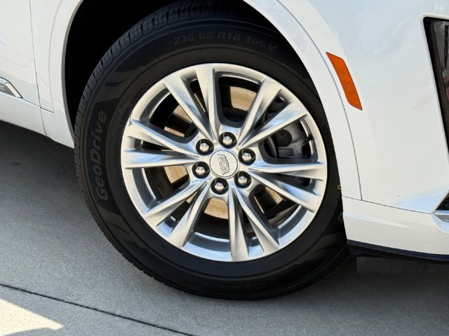 Used 2024 Cadillac XT6 Luxury w/ LPO, Floor Liner Package FWD image 2