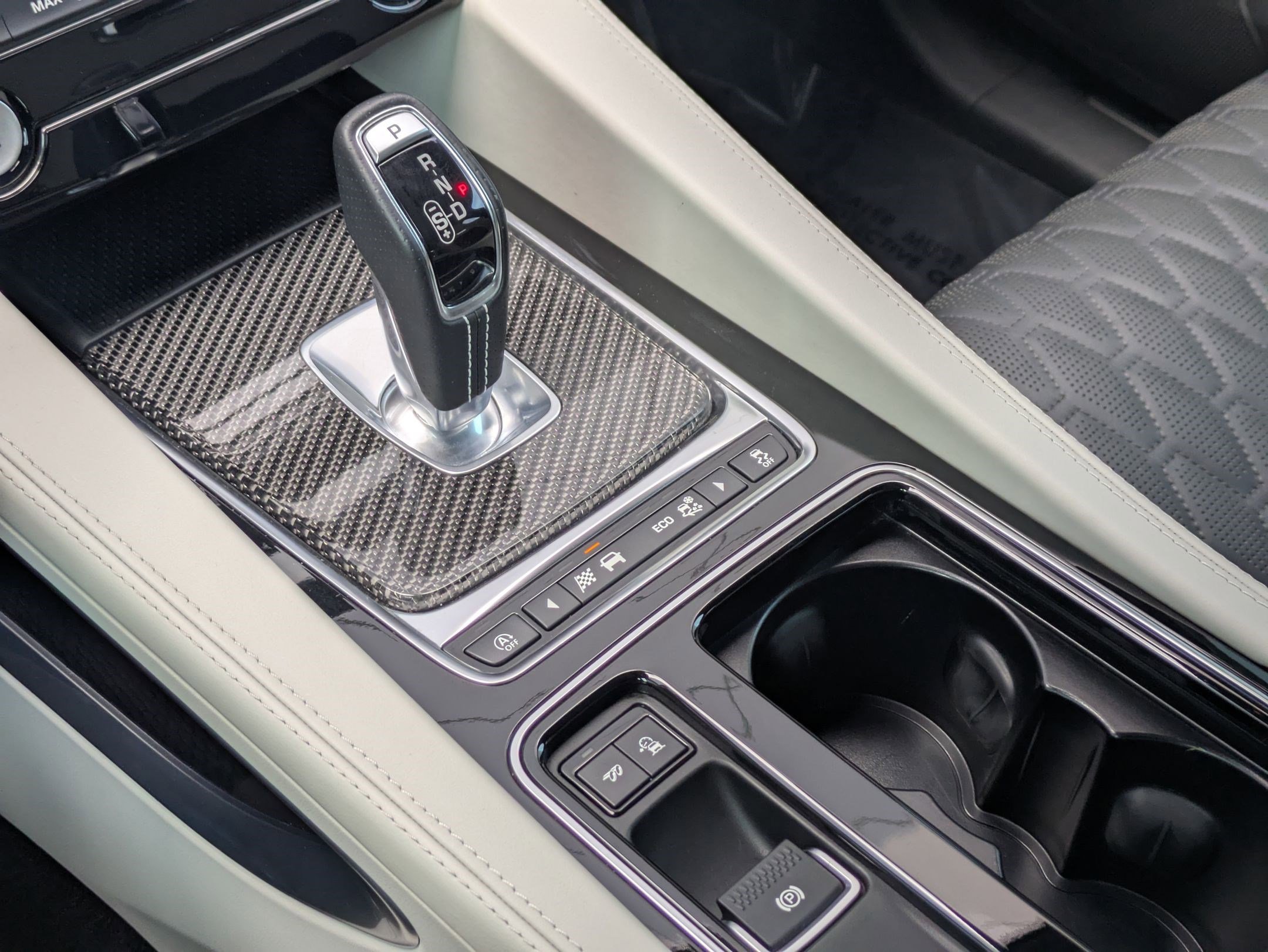 Used 2020 Jaguar F-PACE SVR image 24