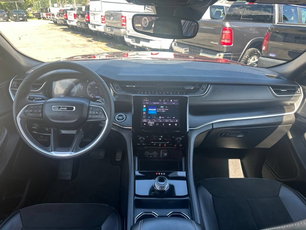 Used 2023 Jeep Grand Cherokee Altitude AWD/4WD image 19