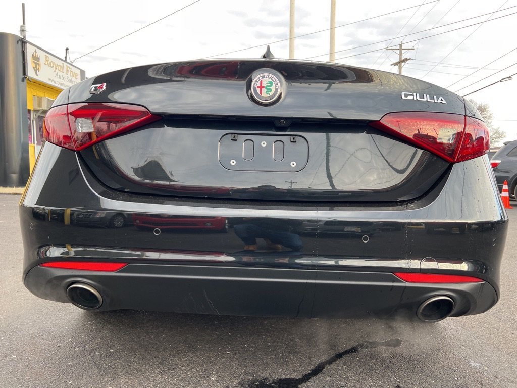 Used 2018 Alfa Romeo Giulia Ti w/ TI Leather Package AWD/4WD image 17
