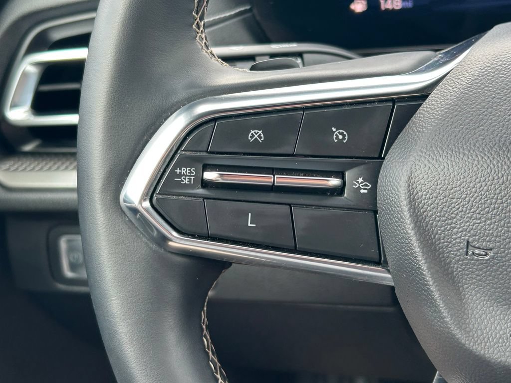 Used 2025 Chevrolet Traverse LT FWD image 35