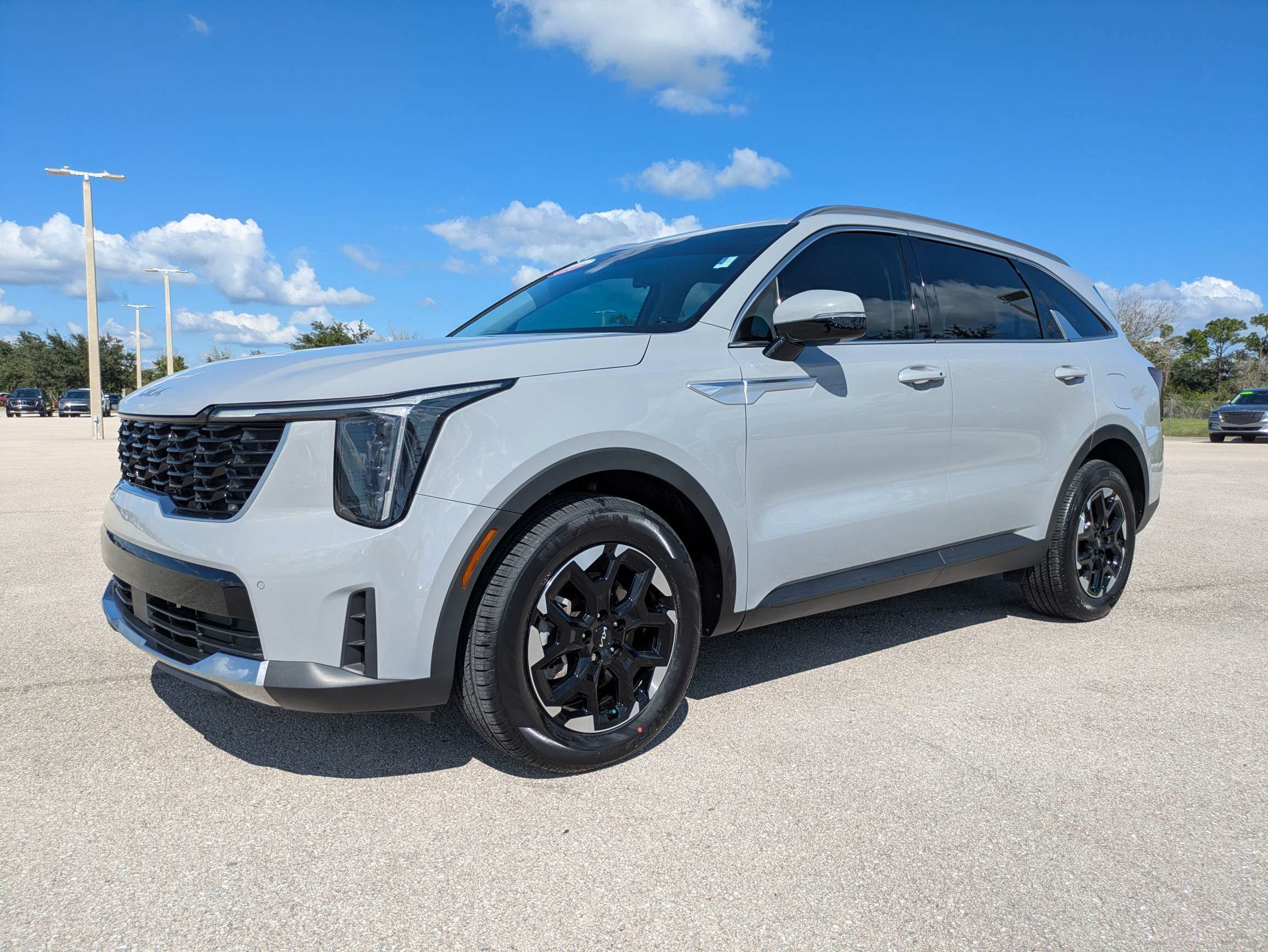 Used 2025 Kia Sorento S FWD image 8