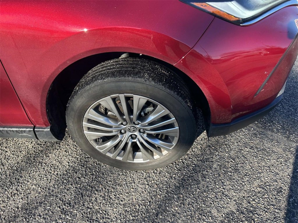 Used 2023 Toyota Venza Limited image 10