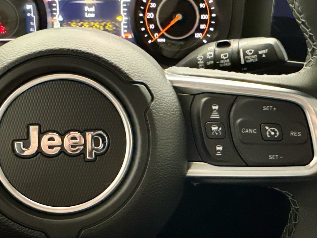 Used 2025 Jeep Wrangler Unlimited Sahara AWD/4WD image 12