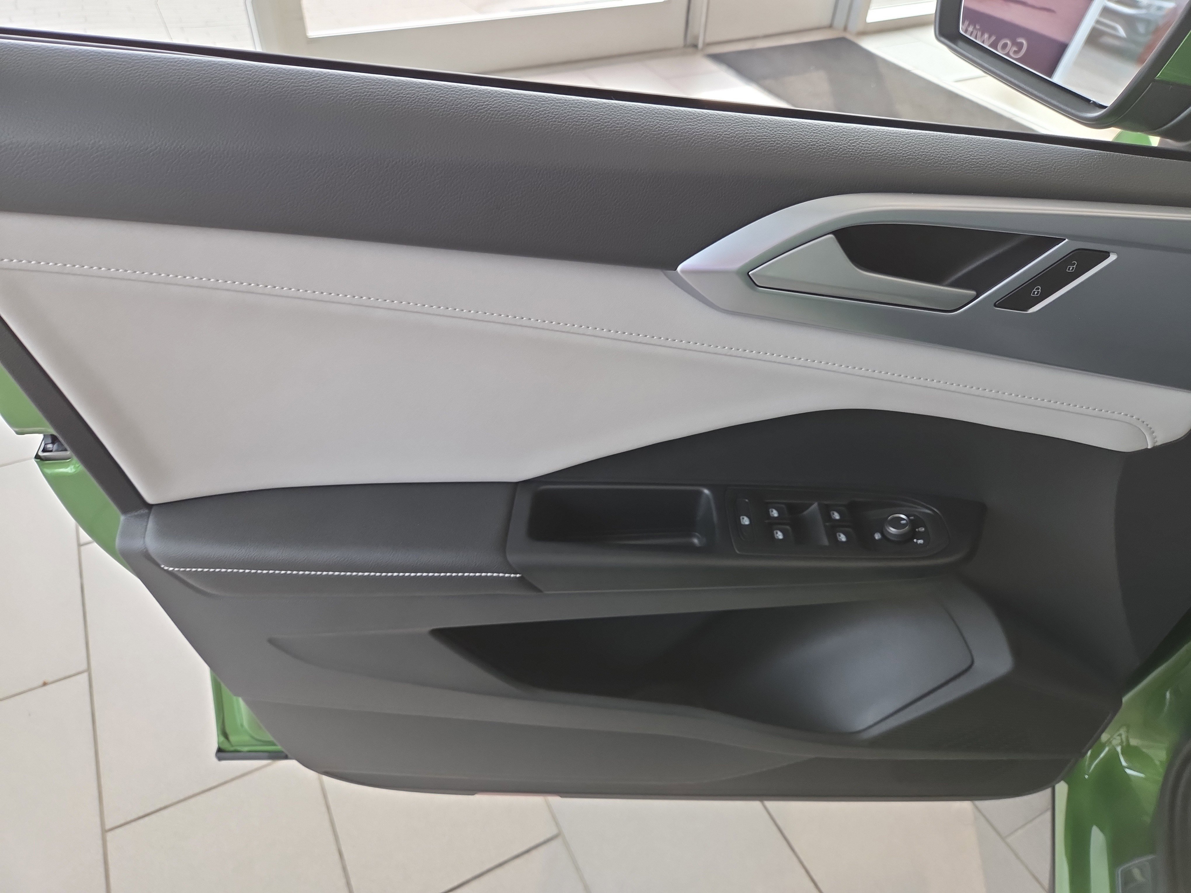 New 2026 Volkswagen Taos SE image 5