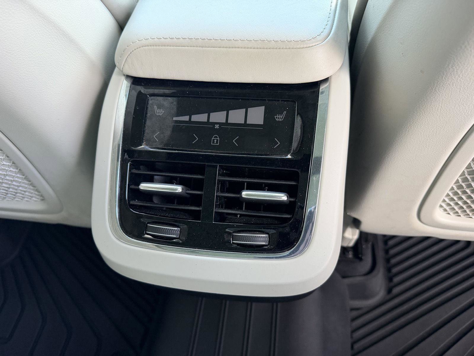 Used 2018 Volvo XC60 T6 Inscription w/ Luxury Seat Package image 28