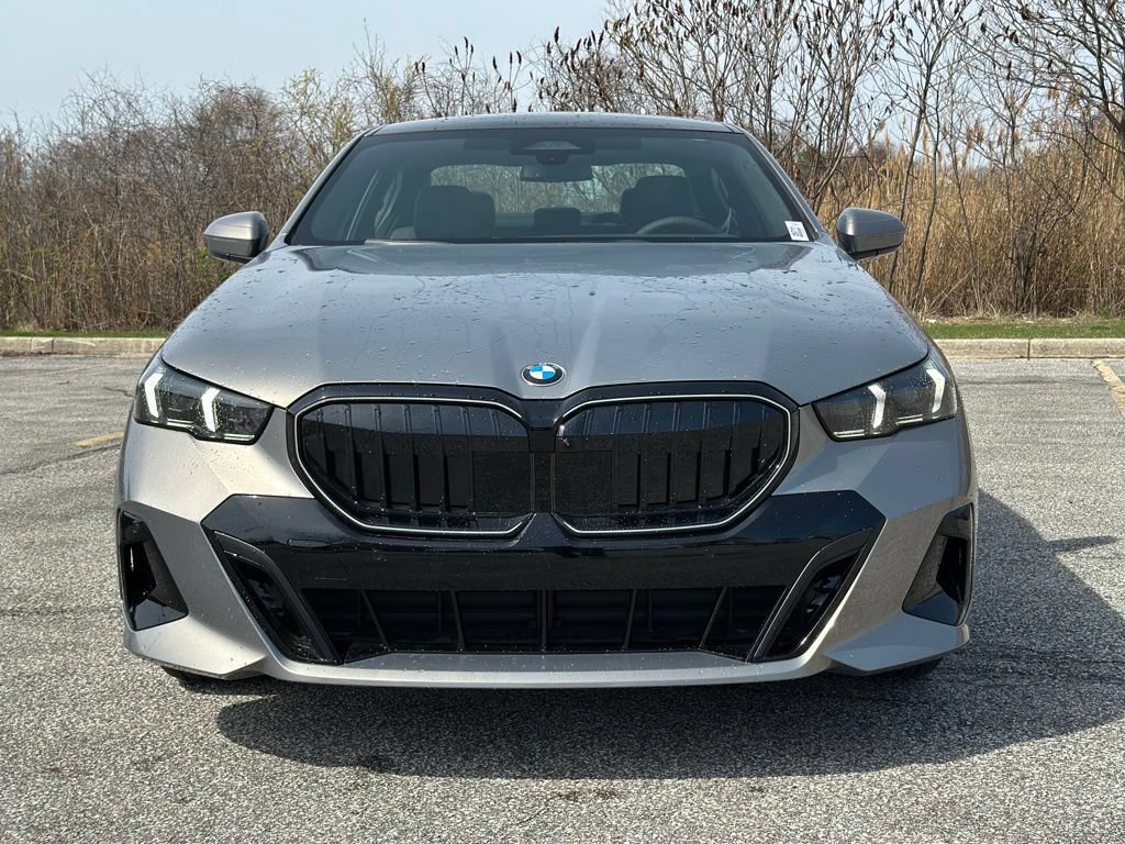New 2026 BMW 530i xDrive w/ M Sport Package AWD/4WD image 2