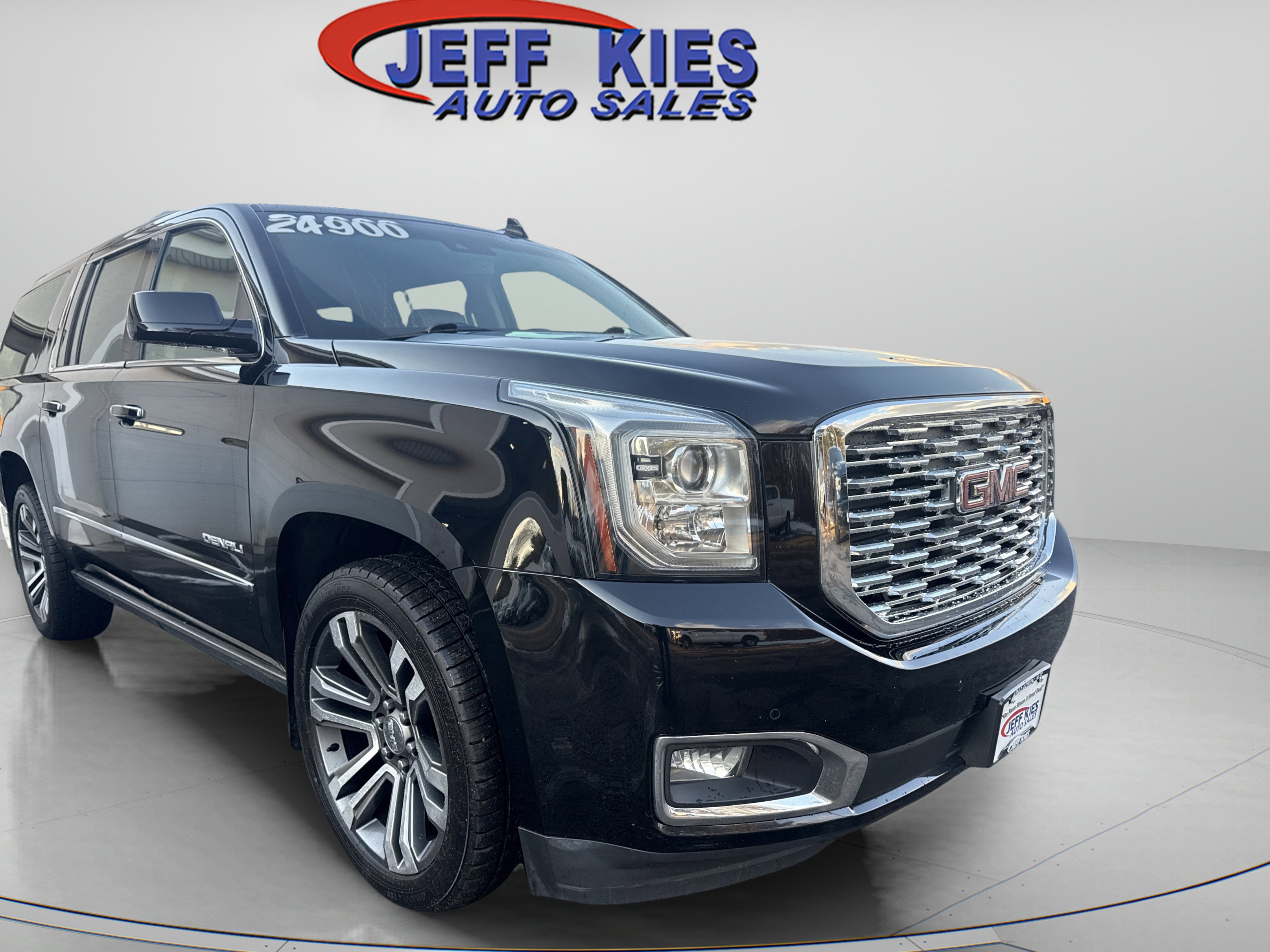 Used 2018 GMC Yukon XL Denali w/ Denali Ultimate Package image 3