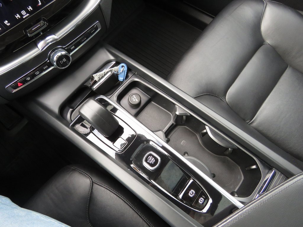 Used 2023 Volvo XC60 B5 Core w/ Climate Package image 25