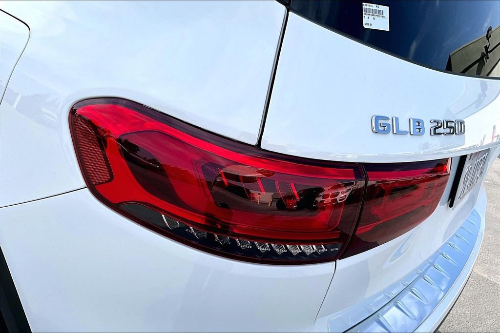 Used 2023 Mercedes-Benz GLB 250 w/ Premium Package image 21