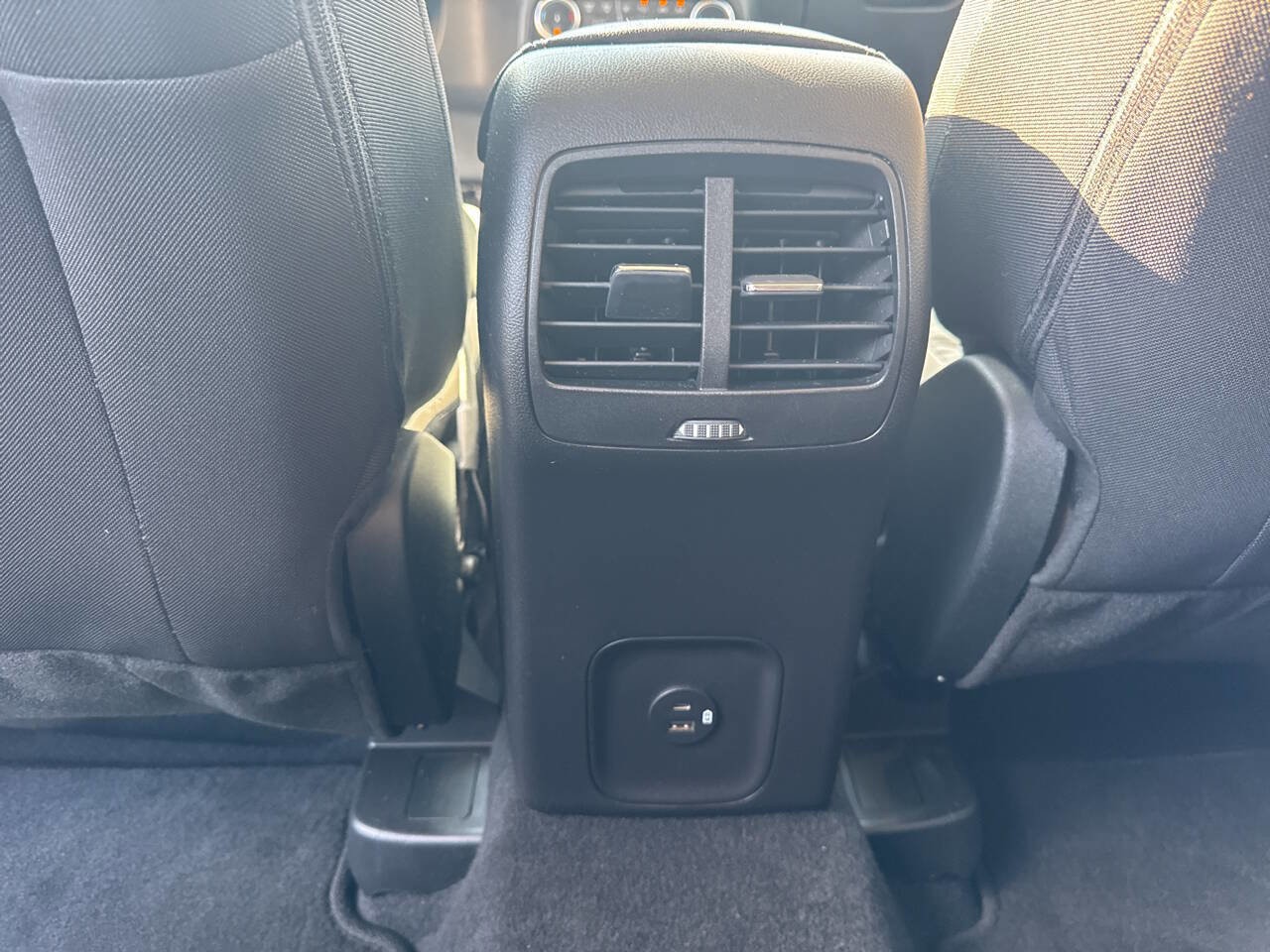 Used 2022 Ford Escape SE w/ SE Sport Appearance Package image 20