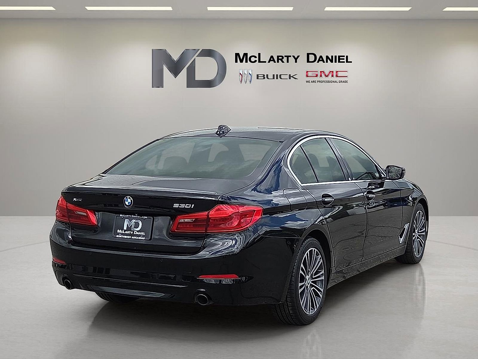 Used 2018 BMW 530i xDrive w/ Premium Package AWD/4WD image 5