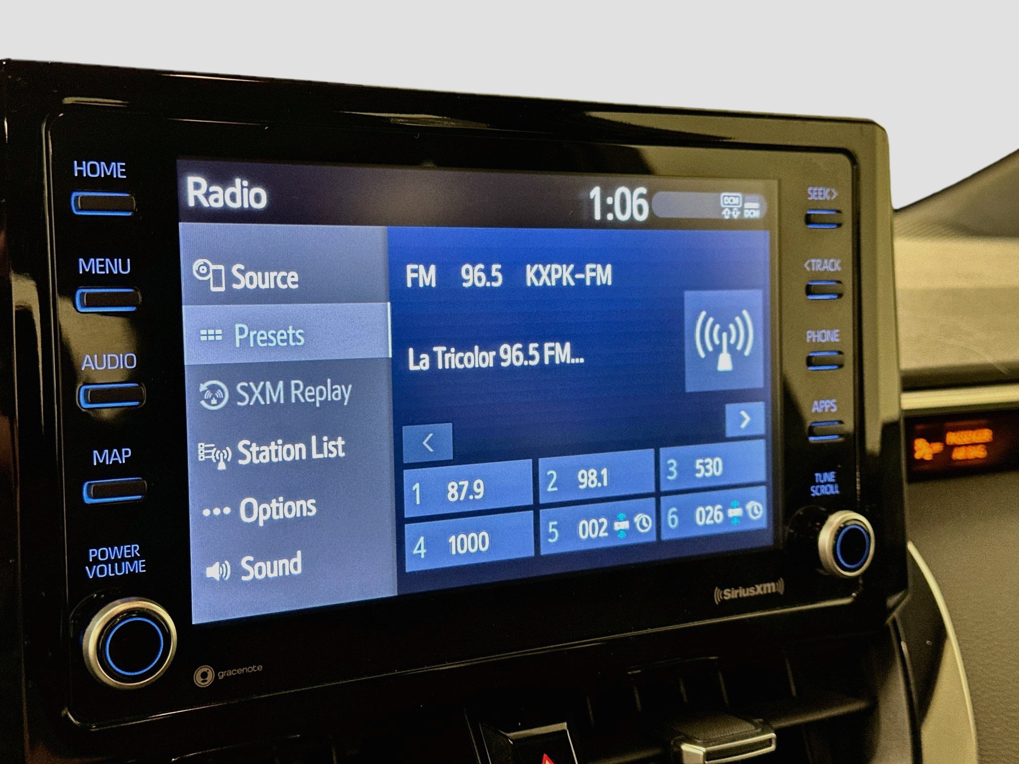 Used 2022 Toyota Corolla SE w/ SE Premium Package FWD image 21