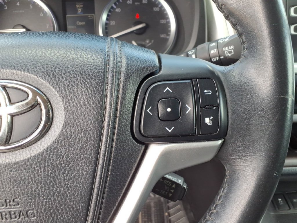 Used 2015 Toyota Highlander XLE FWD image 38