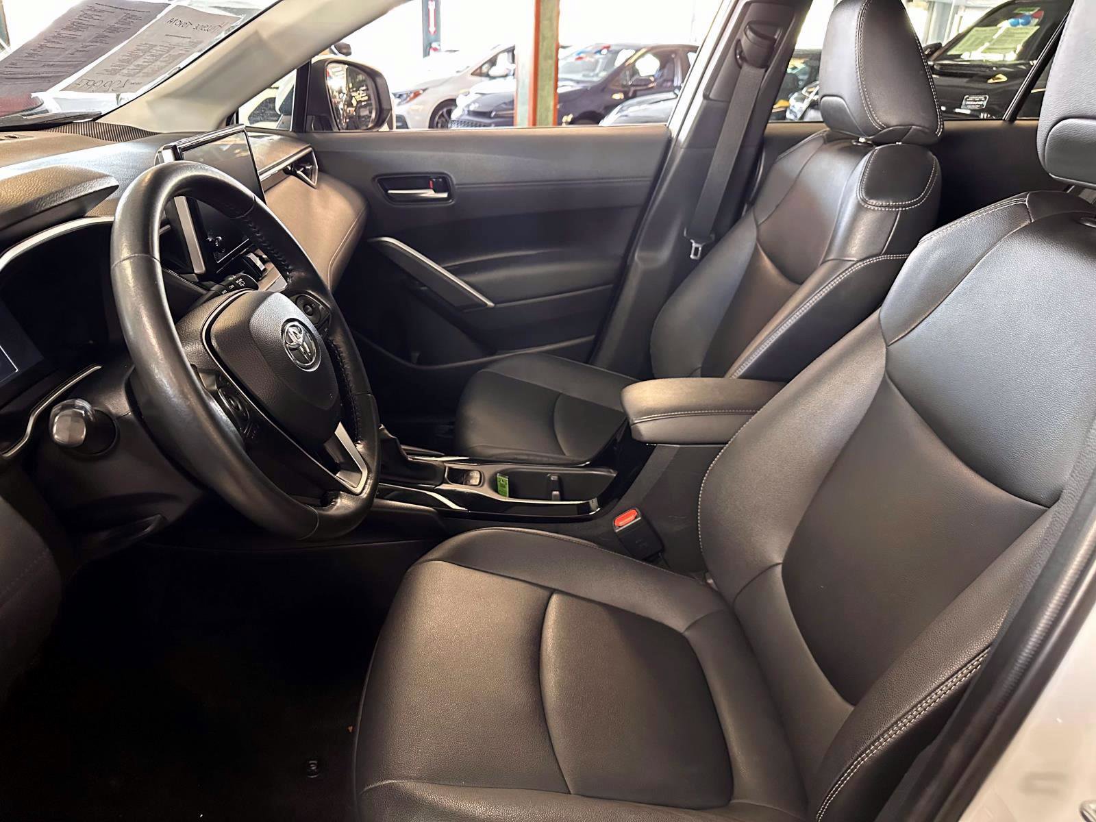Used 2023 Toyota Corolla Cross XLE w/ Convenience Package AWD/4WD image 15