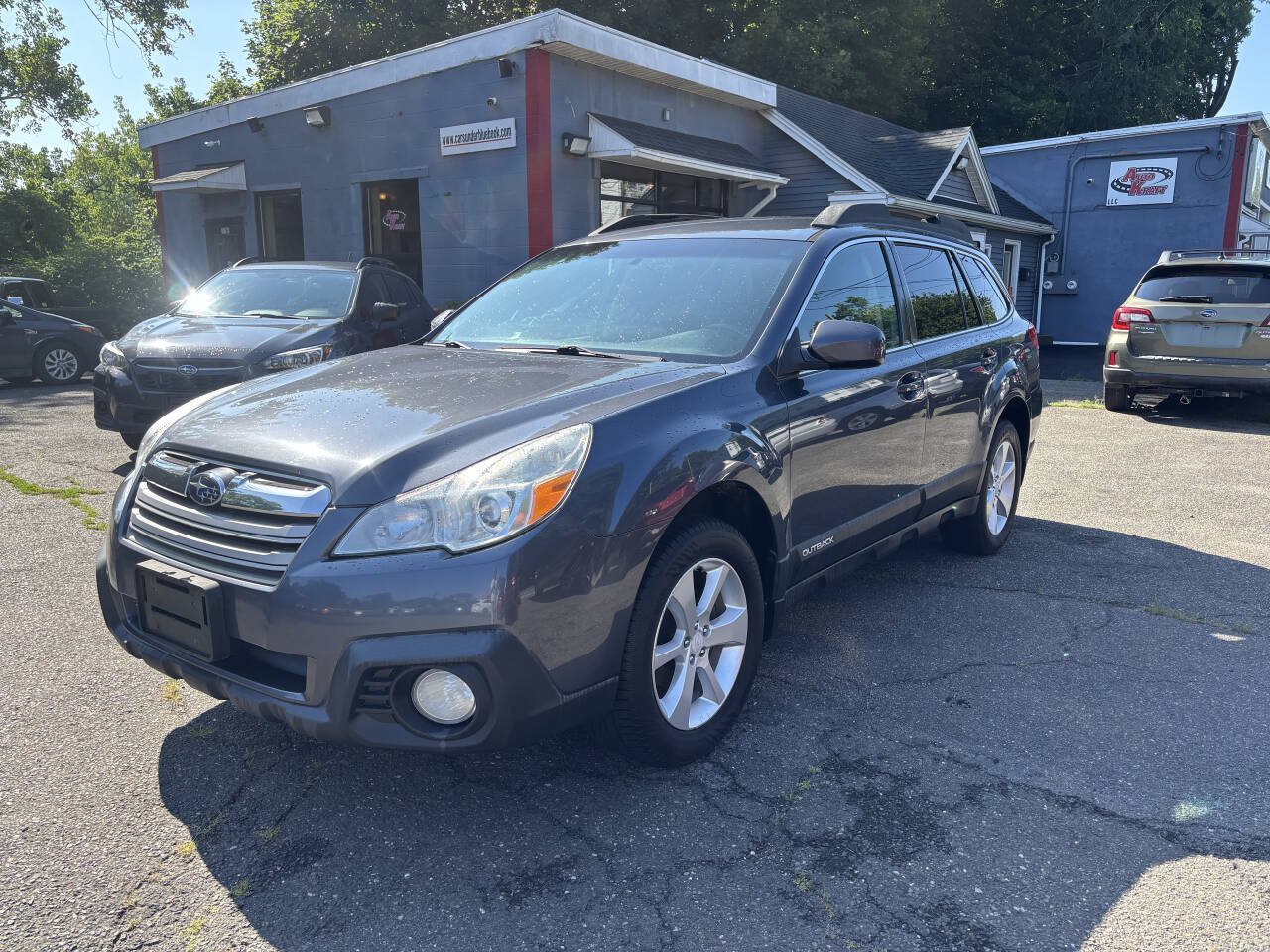 Used 2014 Subaru Outback 2.5i Premium AWD/4WD image 1