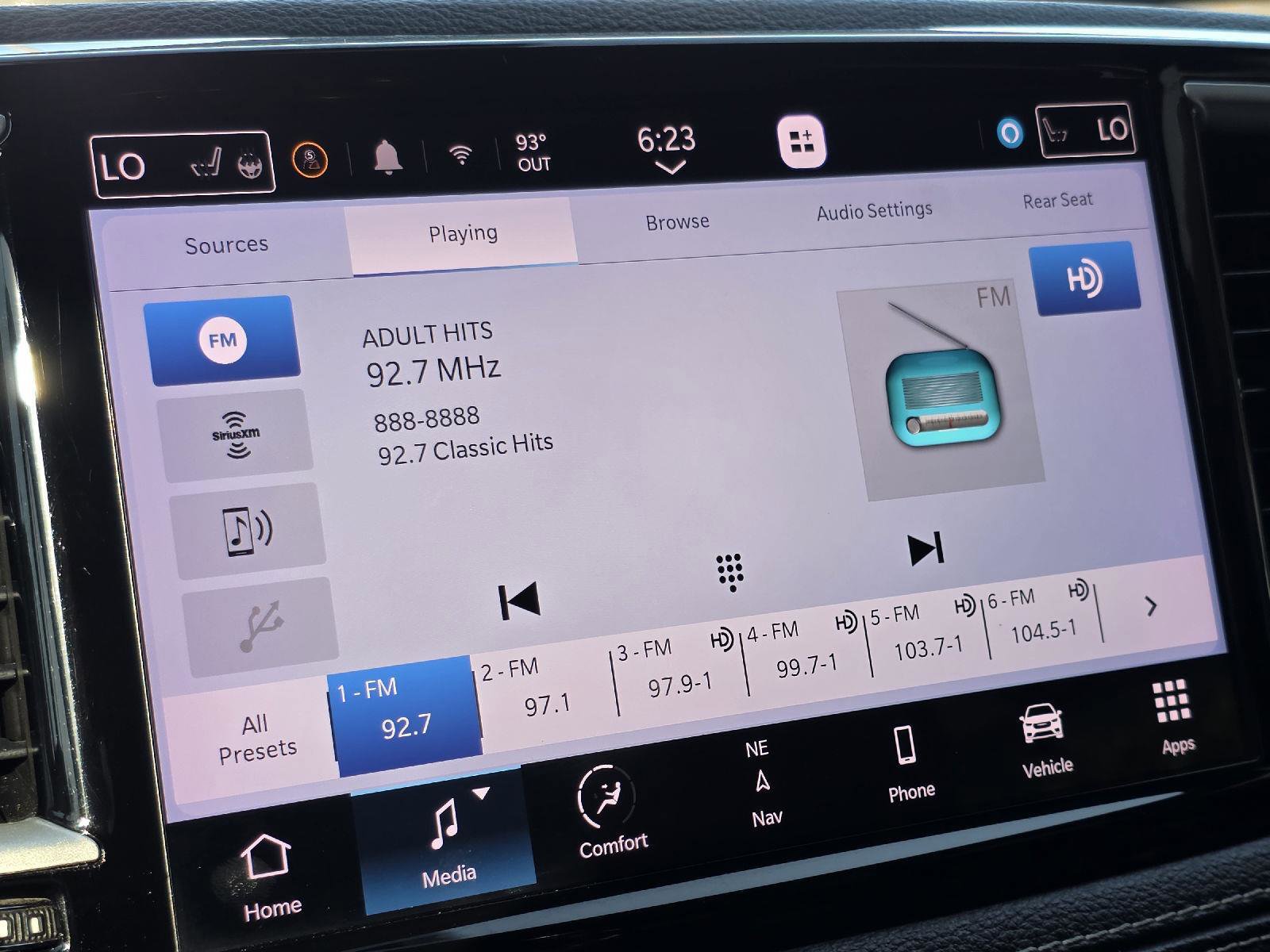 Used 2022 Chrysler Pacifica Touring-L w/ Uconnect Theater Family Group FWD image 19