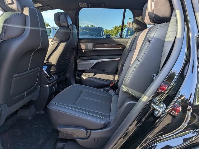 New 2026 Cadillac Vistiq Sport w/ LPO, Floor Liner Package AWD/4WD image 14