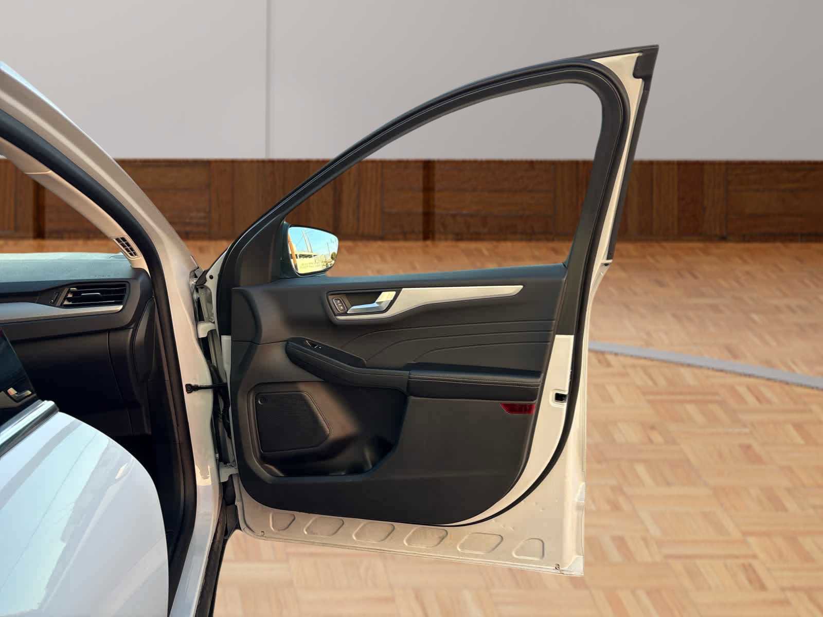 Used 2025 Ford Escape Platinum image 15