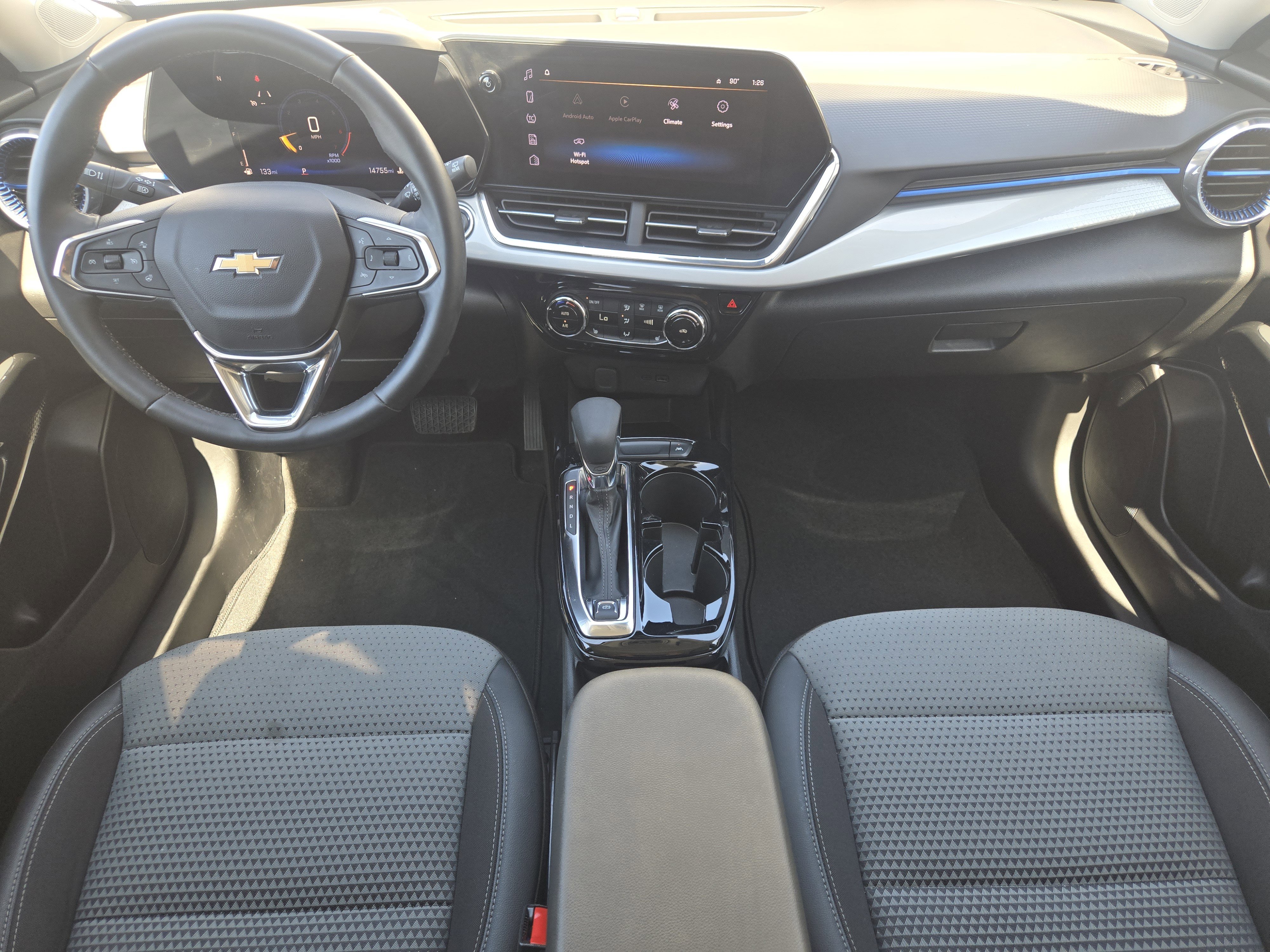 Used 2025 Chevrolet Trax LT w/ LT Convenience Package FWD image 29