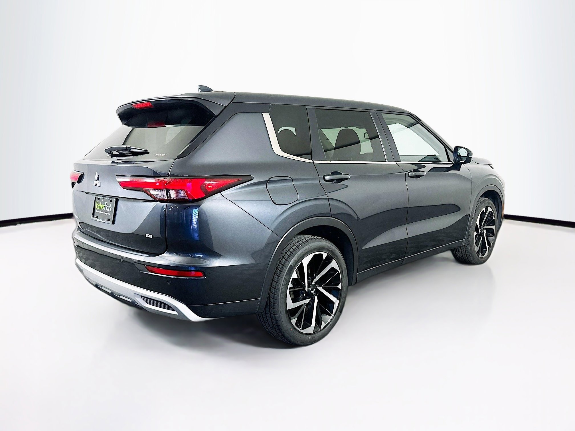 Used 2024 Mitsubishi Outlander SE image 9