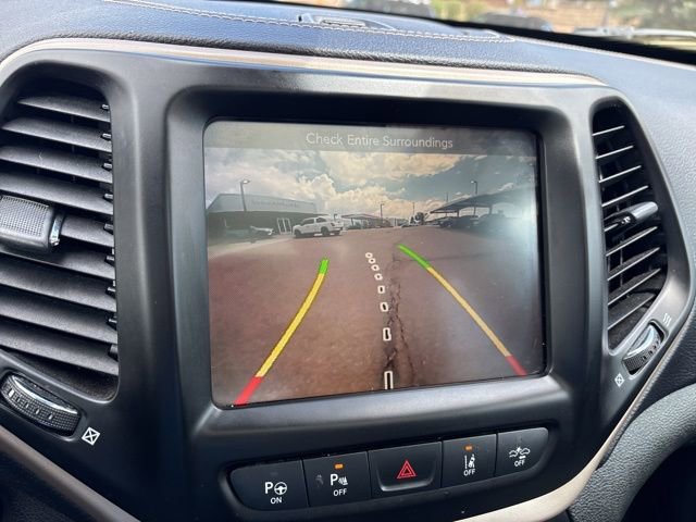 Used 2015 Jeep Cherokee Limited w/ Luxury Group AWD/4WD image 34