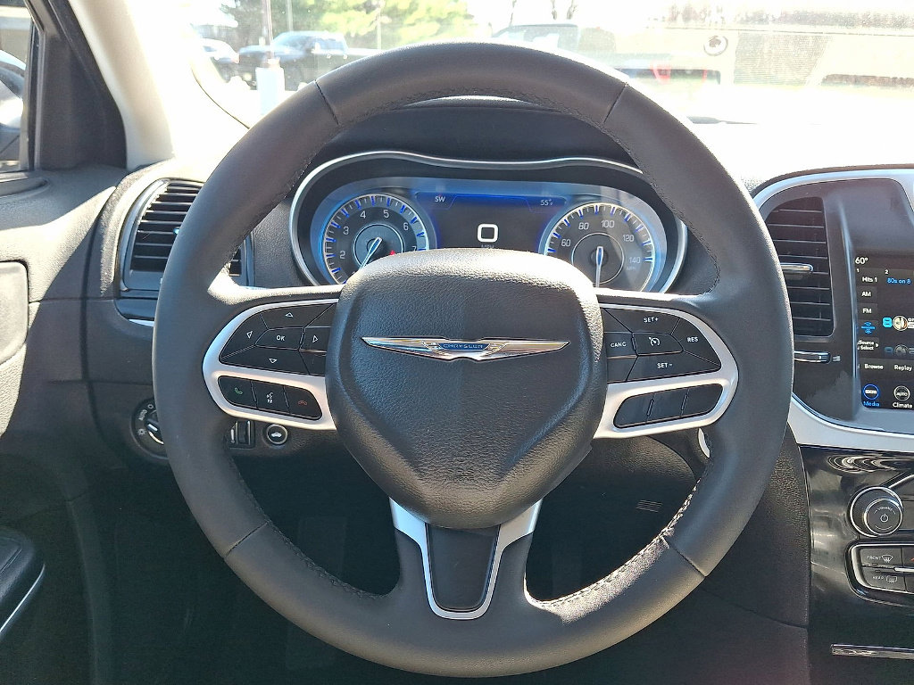 Used 2023 Chrysler 300 Touring image 17
